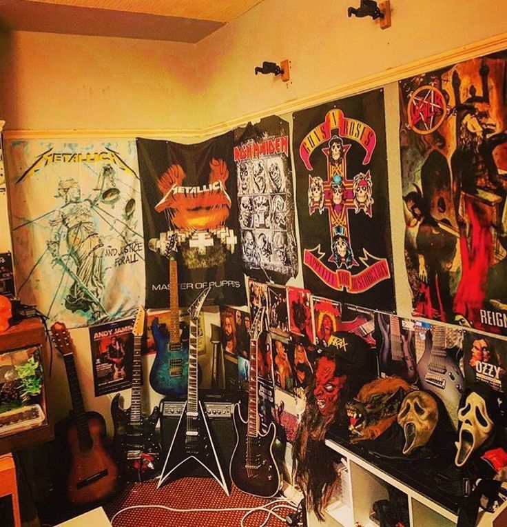 Music wall art in a room